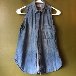 Sleeveless denim button up